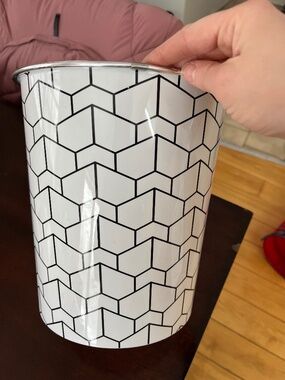 Garbage Can with Geometric Design